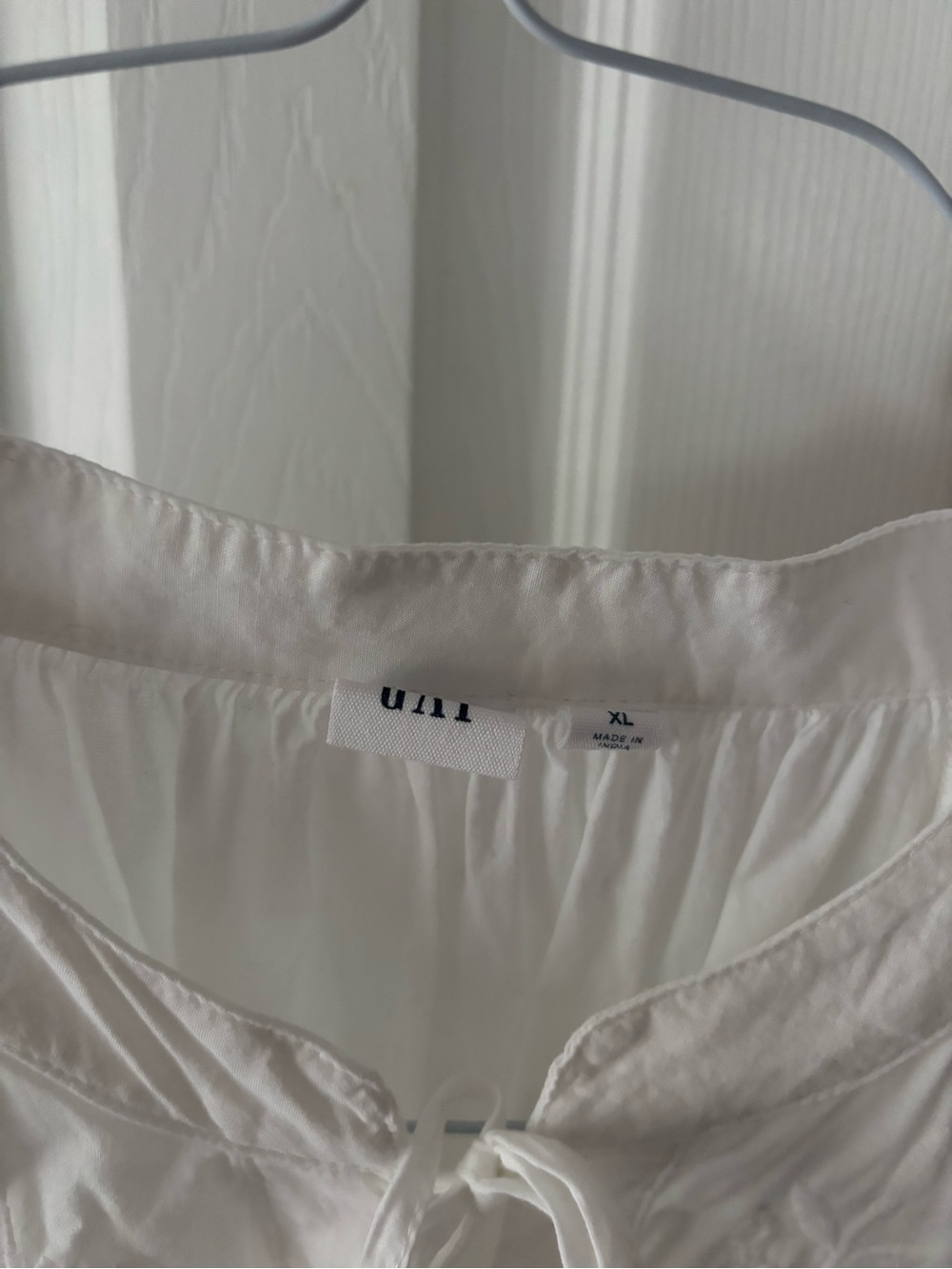 GAP White Eyelet Tie-Front Flutter Sleeve Blouse - Picture 3 of 4